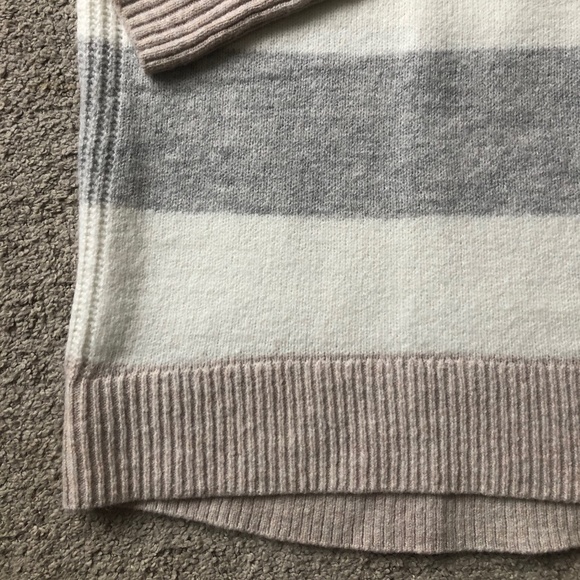GAP- Mock Turtleneck Sweater. - Picture 3 of 3
